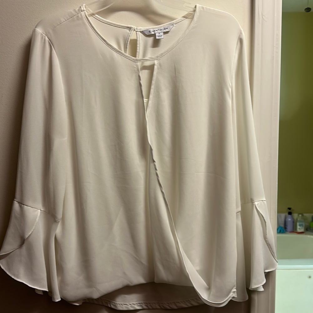 Cute off white top
